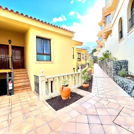 Apartment Ap1 With Pool, Great View, Nearby Beach Y Free Wifi In All Common Areas Los Realejos